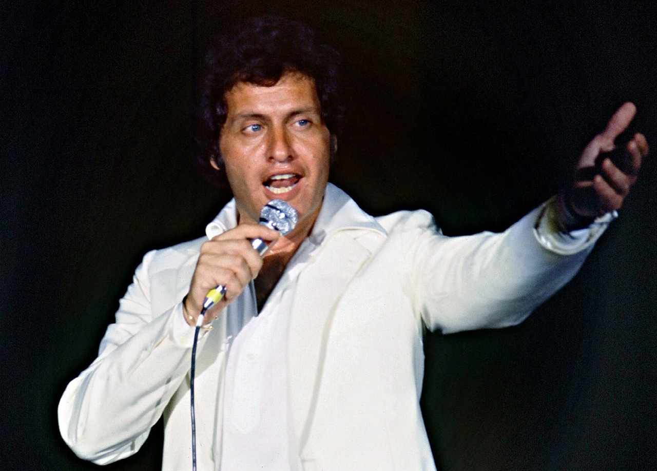 Joe Dassin singing